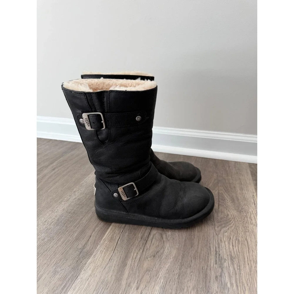 UGG‎ Australia Kensington Black Leather Shearling Lined Buckle Boots Women's 6